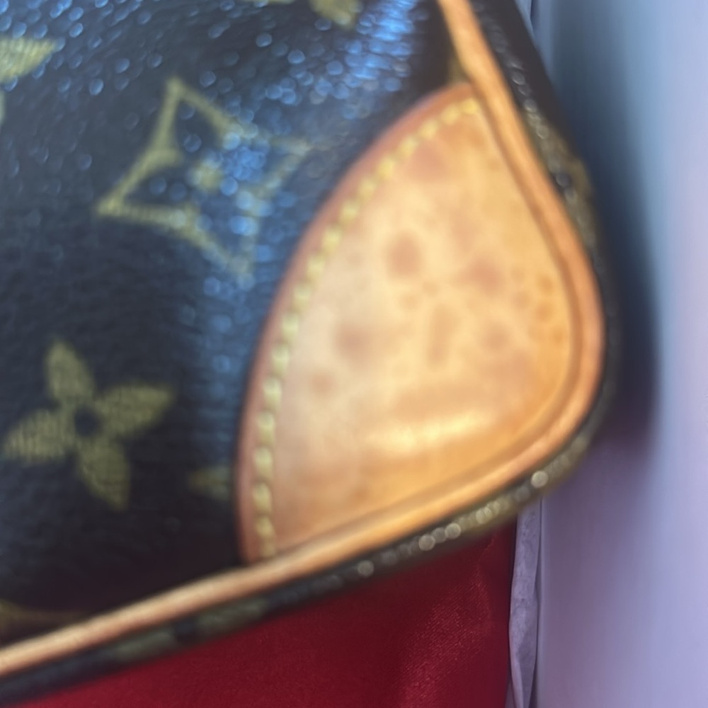 Louis Vuitton Vintage Amazon Crossbody. EVC plus LV dust bag FLASH SALE - Picture 15 of 16